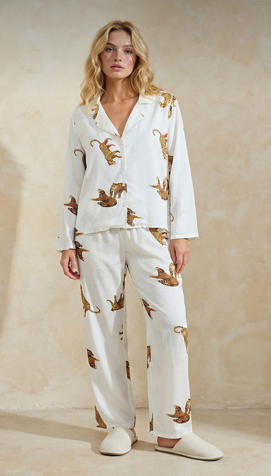Viscous Ecru pattern pajamas set
