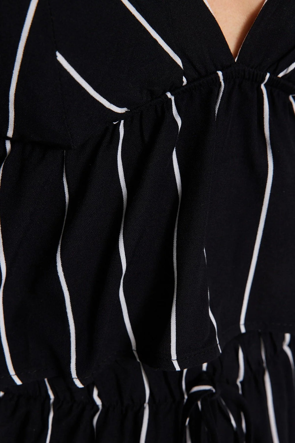 Black striped back tie set