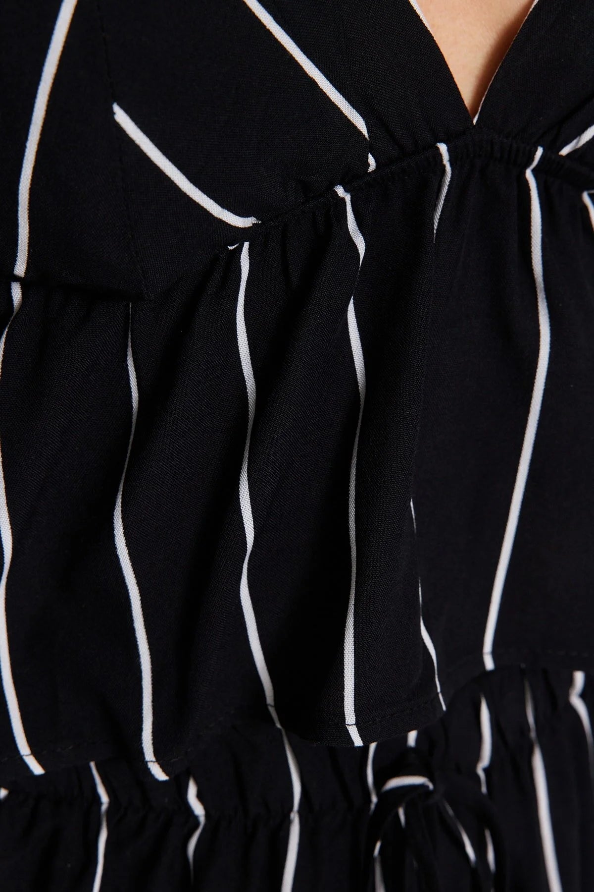 Black striped back tie set