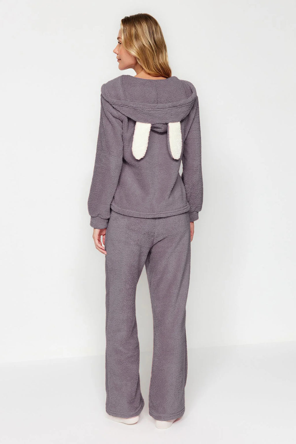 Winter Smoked  Hood and Ear Detail